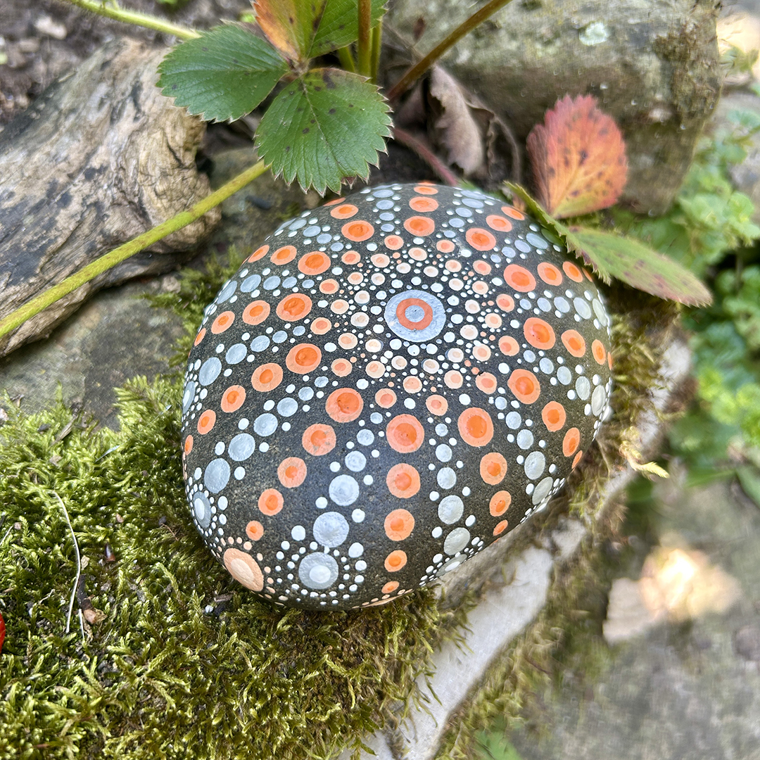 Bemalter Stein mit Mandala