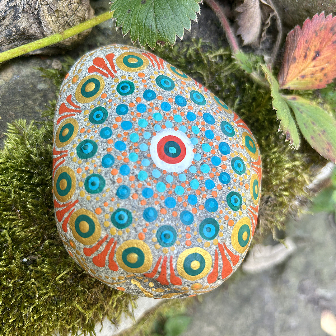 Bemalter Stein mit Mandala