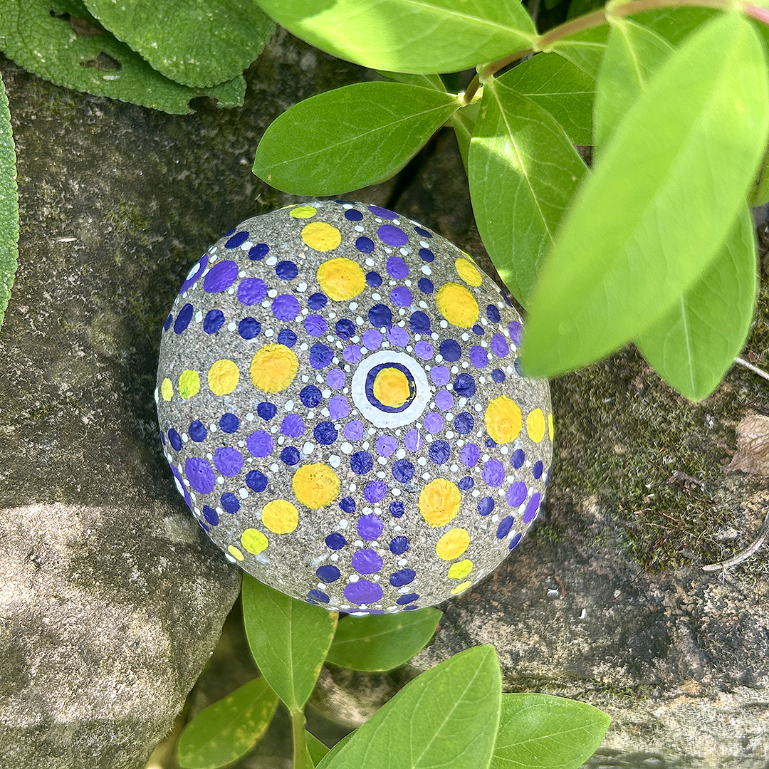 Bemalter Stein mit Mandala