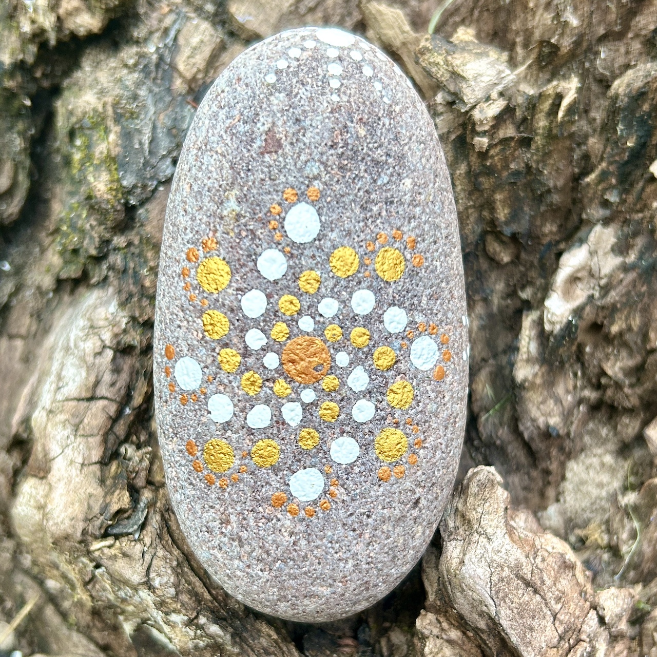 Bemalter Stein mit Engel Rückseite