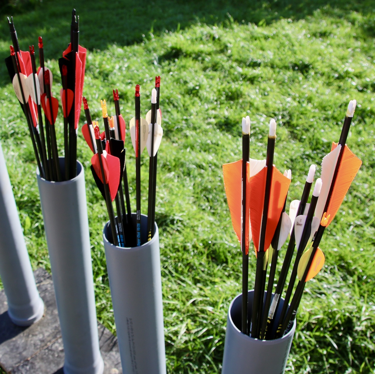 Pfeile in Pfeileständern