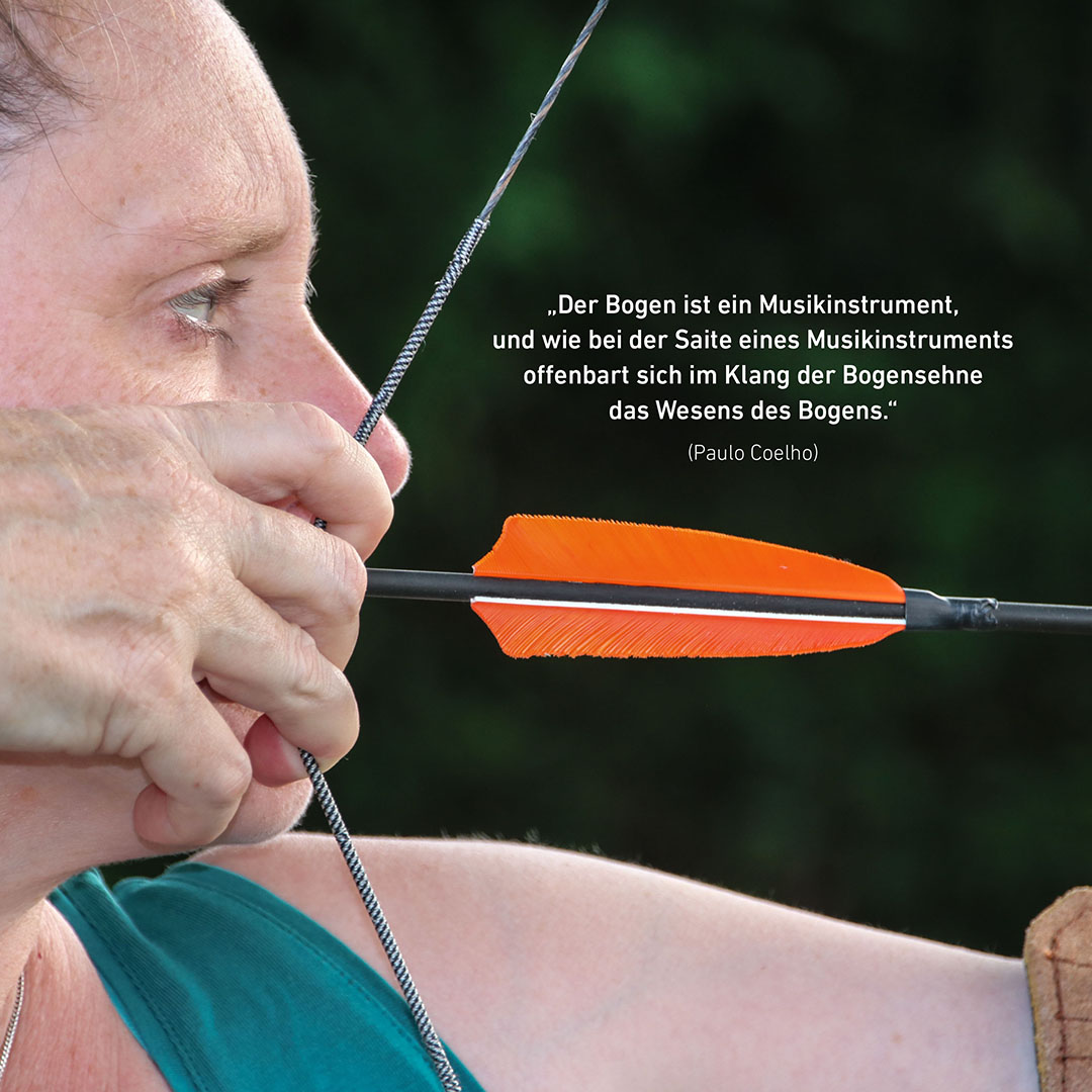 Frau mit Pfeil und Bogen mit Zitat