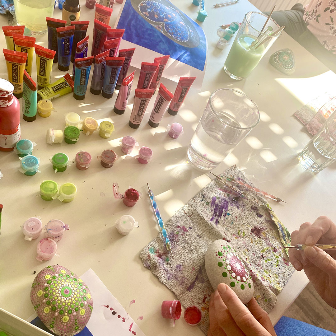 Kreativer Workshop Steine bemalen